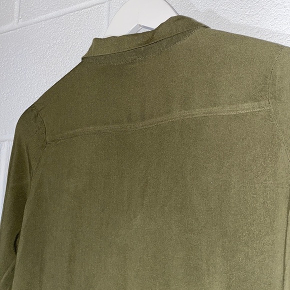 H&M Green Button Down Top 💚 size 2 - Picture 9 of 9